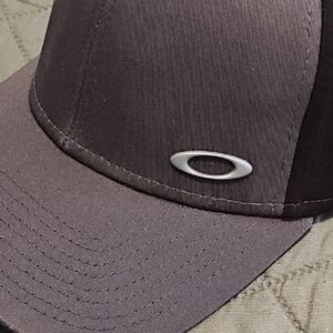 Oakley Gray & Black Fitted Cap/Hat Small-Medium